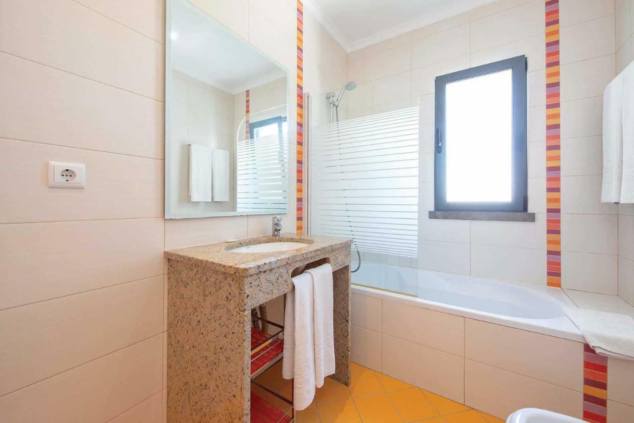 אלבופיירה Villa Ruana - 5 Bedrooms On Suite- Free Out Door Hot Jacuzzi - By Bedzy מראה חיצוני תמונה